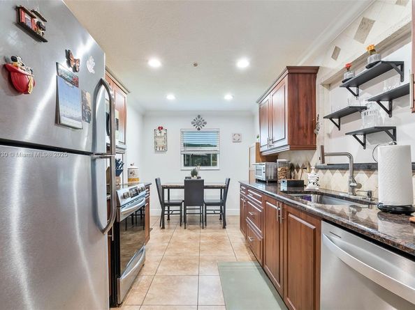 9021 NW 13th St, Plantation FL 33322