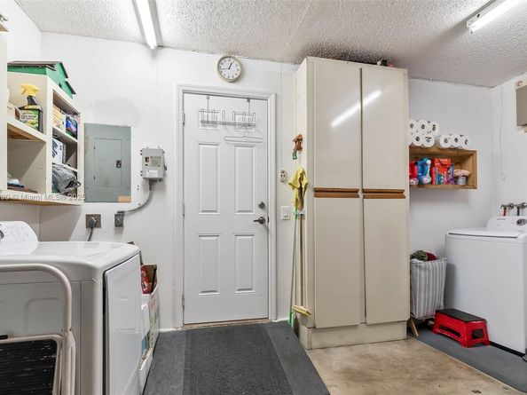 9021 NW 13th St, Plantation FL 33322