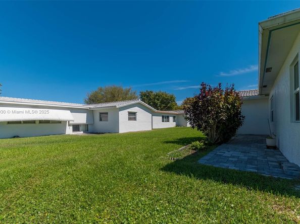 9021 NW 13th St, Plantation FL 33322