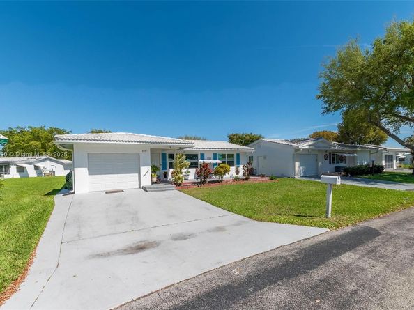 9021 NW 13th St, Plantation FL 33322