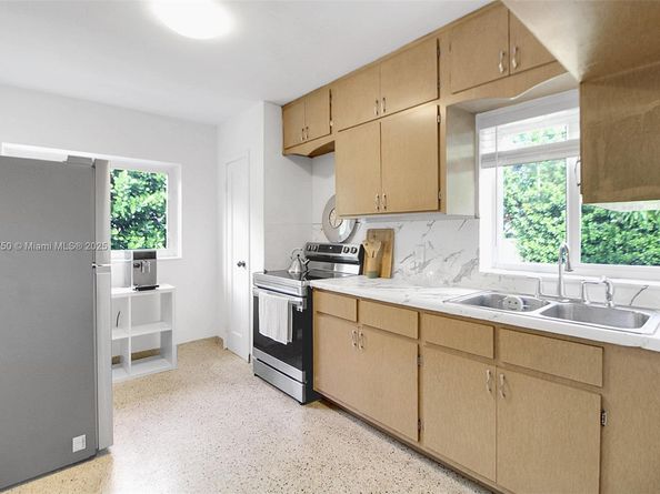 231 NE 43rd St, Miami FL 33137