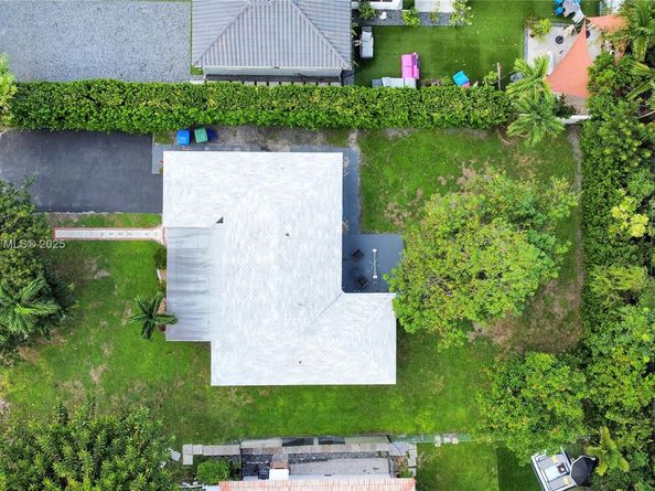 231 NE 43rd St, Miami FL 33137