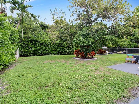 231 NE 43rd St, Miami FL 33137