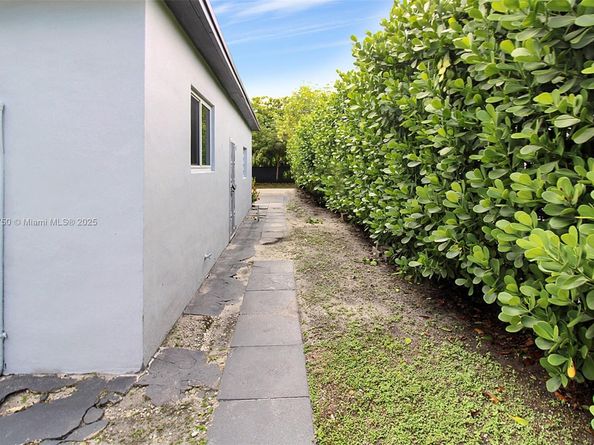 231 NE 43rd St, Miami FL 33137