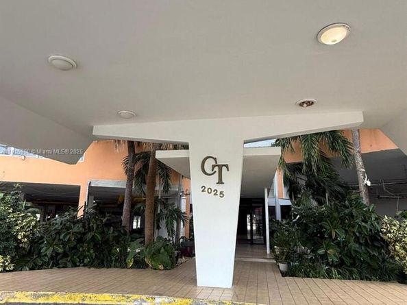 2025 NE 164th St 605, North Miami Beach FL 33162