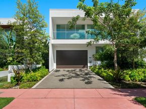 1041 W 48th St, Miami Beach FL 33140