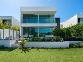 1041 W 48th St, Miami Beach FL 33140