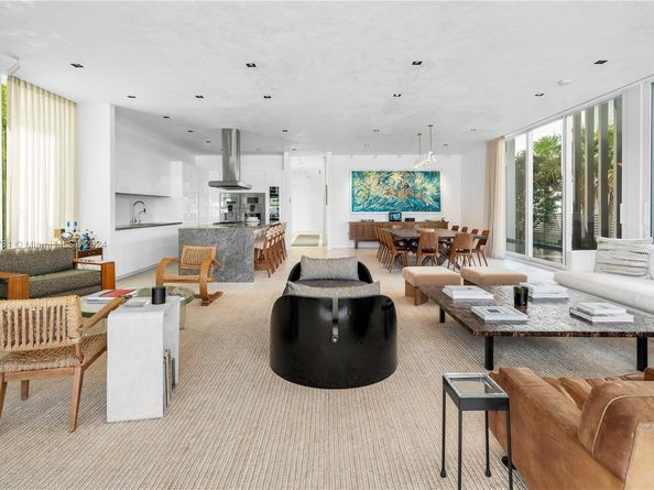 1041 W 48th St, Miami Beach FL 33140