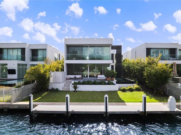 1041 W 48th St, Miami Beach FL 33140