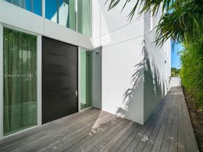 1041 W 48th St, Miami Beach FL 33140