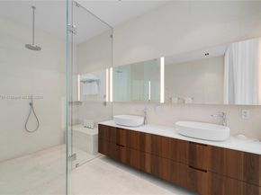 1041 W 48th St, Miami Beach FL 33140