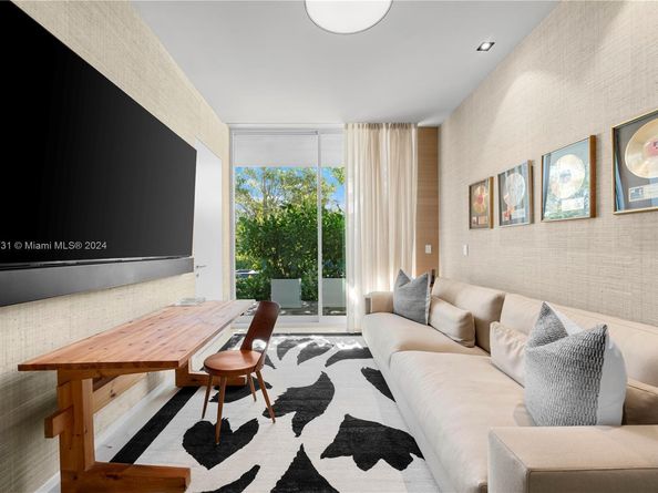 1041 W 48th St, Miami Beach FL 33140