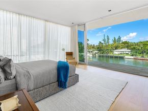 1041 W 48th St, Miami Beach FL 33140