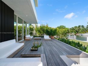 1041 W 48th St, Miami Beach FL 33140