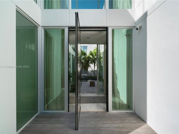 1041 W 48th St, Miami Beach FL 33140