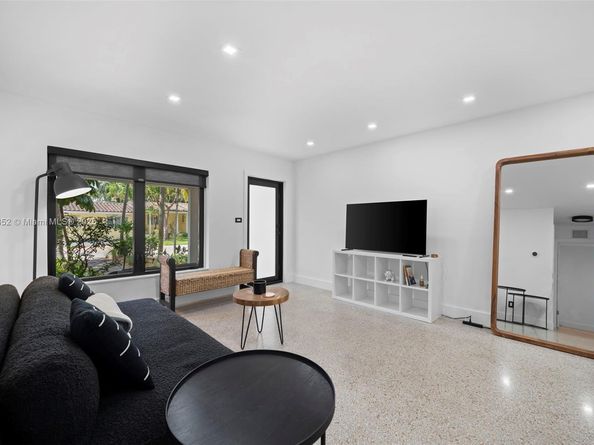 829 SW 4th Ct, Fort Lauderdale FL 33312