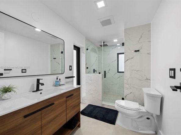 829 SW 4th Ct, Fort Lauderdale FL 33312