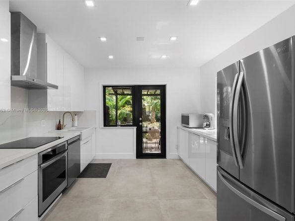 829 SW 4th Ct, Fort Lauderdale FL 33312