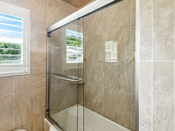 1708 NE 47th St, Oakland Park FL 33334