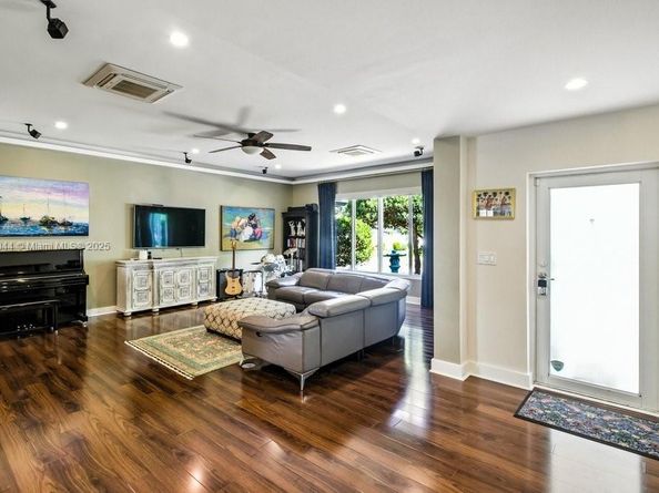 1708 NE 47th St, Oakland Park FL 33334