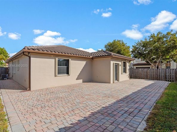 15154 SW 118th St, Miami FL 33196