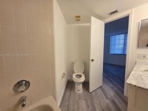 210 Lake Pointe Dr 304, Oakland Park FL 33309