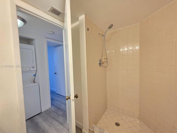 210 Lake Pointe Dr 304, Oakland Park FL 33309