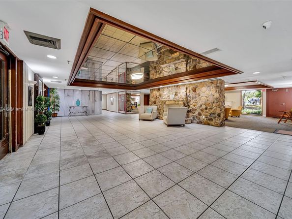 665 NE 195th st 424, Miami FL 33179