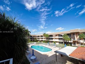 541 Blue Heron 205C, Hallandale Beach FL 33009