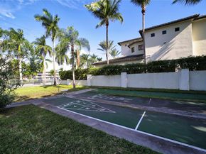 541 Blue Heron 205C, Hallandale Beach FL 33009