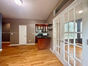 1127 Euclid Ave 203, Miami Beach FL 33139