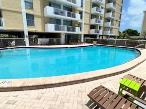 2020 NE 135th St 807, North Miami FL 33181