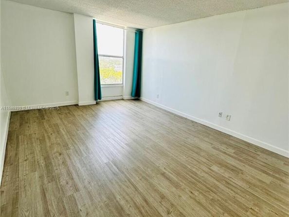2020 NE 135th St 807, North Miami FL 33181