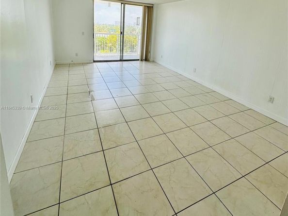 2020 NE 135th St 807, North Miami FL 33181