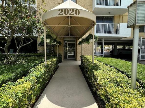 2020 NE 135th St 807, North Miami FL 33181