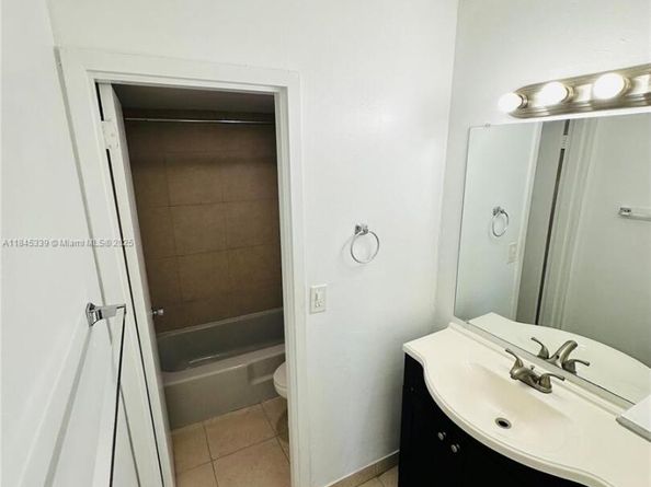 2020 NE 135th St 807, North Miami FL 33181