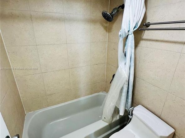 2020 NE 135th St 807, North Miami FL 33181