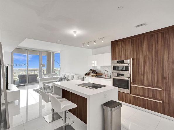 851 NE 1st Ave 3800, Miami FL 33132