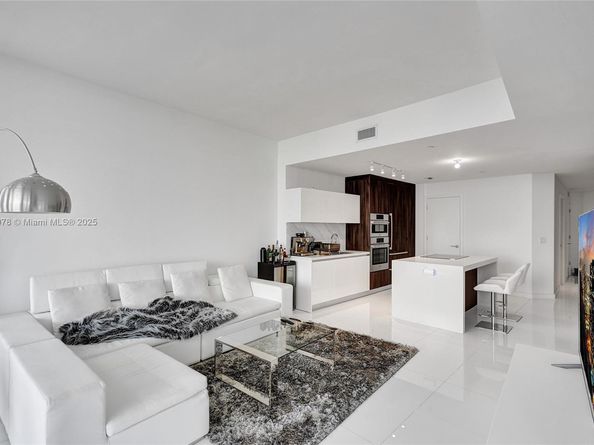 851 NE 1st Ave 3800, Miami FL 33132