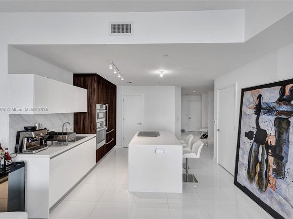 851 NE 1st Ave 3800, Miami FL 33132