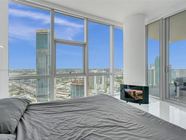 851 NE 1st Ave 3800, Miami FL 33132