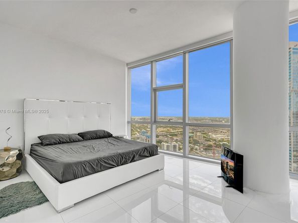 851 NE 1st Ave 3800, Miami FL 33132