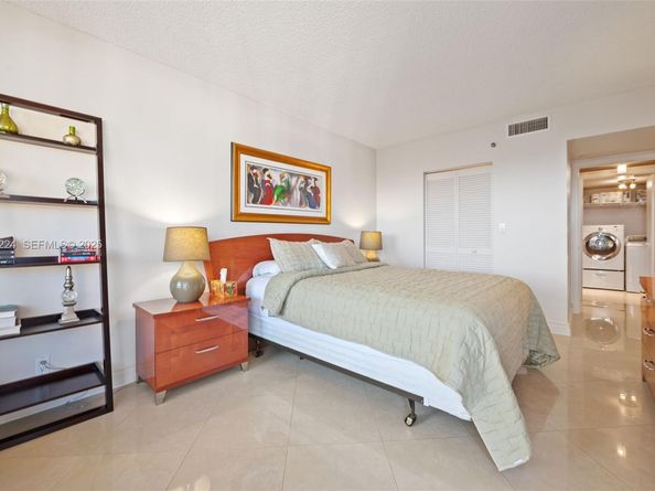 3598 Yacht Club Drive 1804, Aventura FL 33180