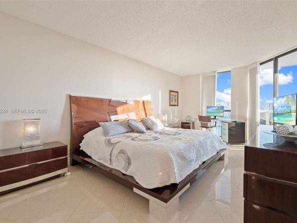 3598 Yacht Club Drive 1804, Aventura FL 33180