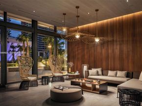 88 SW 7th St 2706, Miami FL 33130