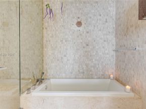 88 SW 7th St 2706, Miami FL 33130