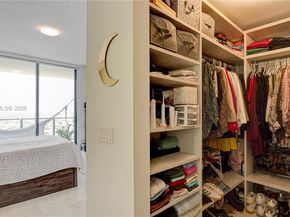 88 SW 7th St 2706, Miami FL 33130