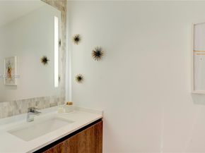 88 SW 7th St 2706, Miami FL 33130