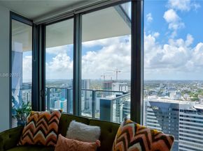 88 SW 7th St 2706, Miami FL 33130