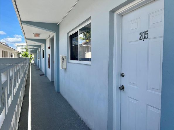 1185 Marseille Dr 205, Miami Beach FL 33141